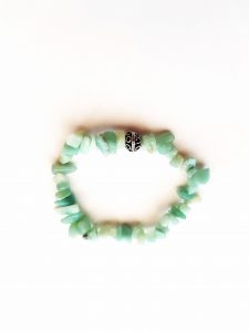 Armband aus Natursteinen