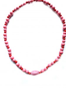 Halskette aus Holzperlen