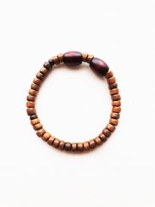 Herrenarmband aus Holzperlen