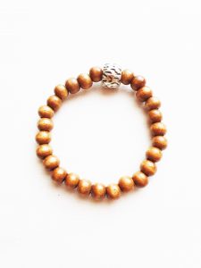 herrenarmband aus Holzperlen