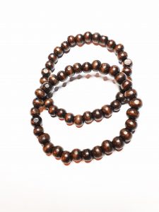 Herrenarmband aus Holzperlen