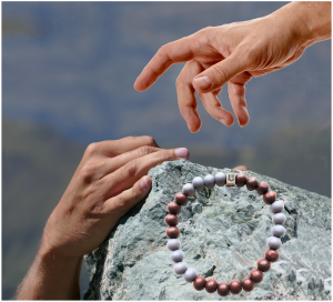 Herrrenarmband aus Holzperlen