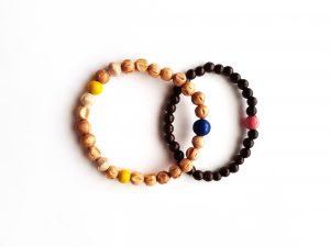 Armbänder,aus,Holzperlen