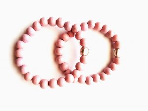 Freundschaftsarmband aus Holzperlen